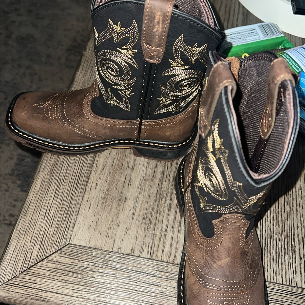 NWT - Kids Georgia Boot Brown and Black Leather Boots